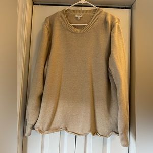 Crew neck sweater with scallops